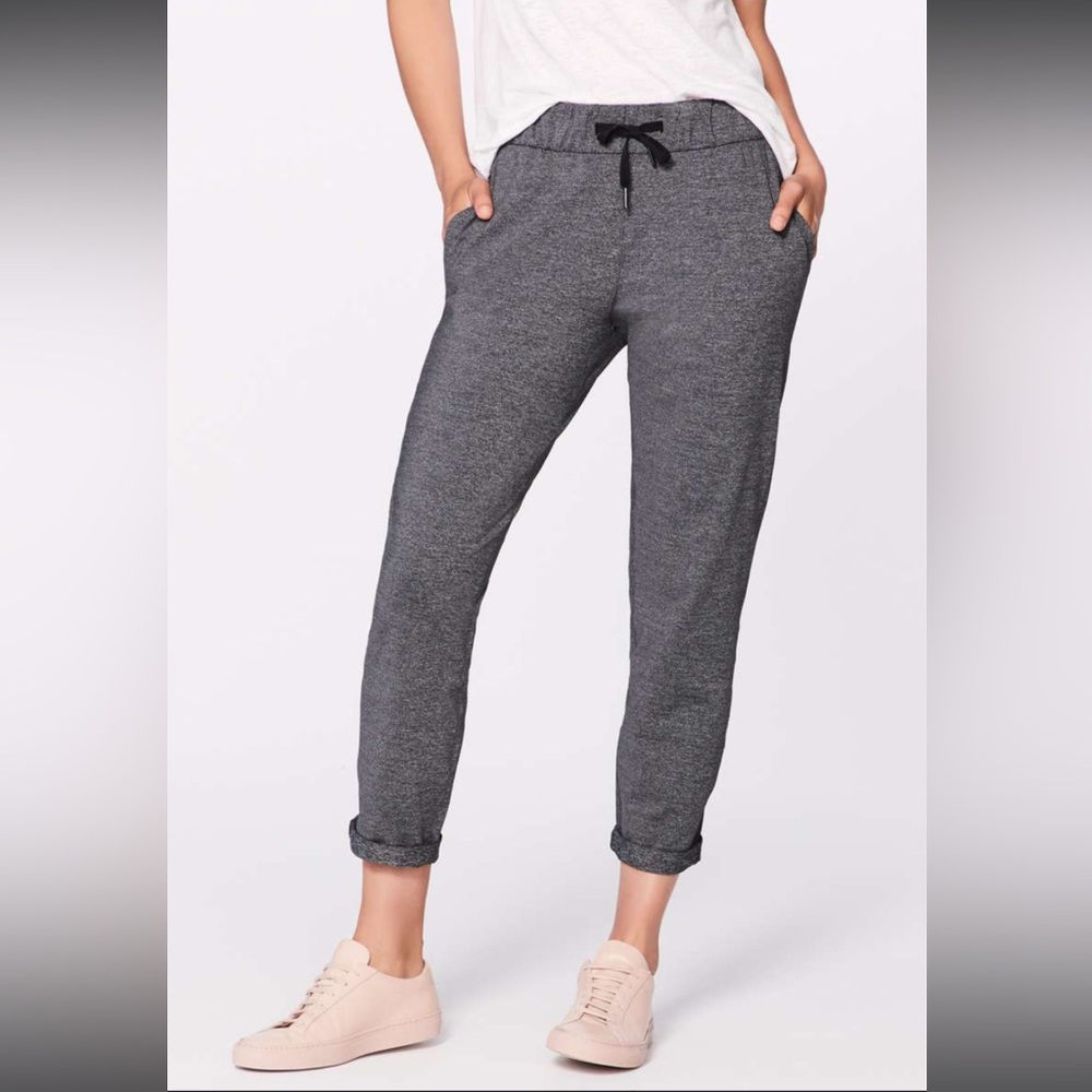 Lululemon On The Fly Pant  Size 6 Stripped